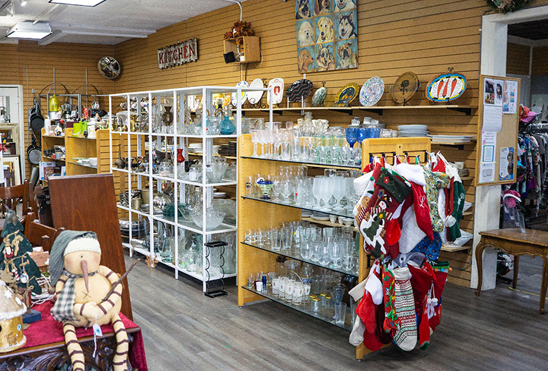Thrift Shop-dining ware